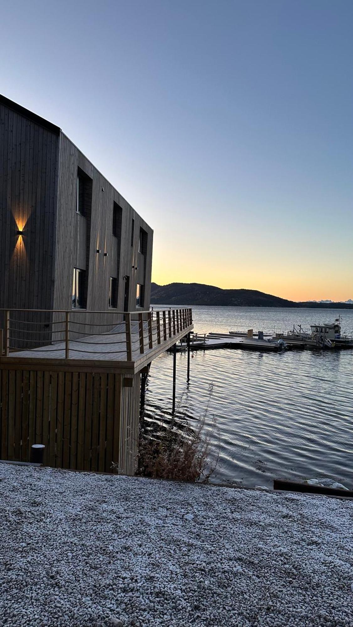 Base Camp Hamaroy Hotell Sorkil Exteriör bild